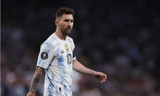 美军兵力进一步集结，马杜罗终于迎来强援，一架俄重型运输机悄然降落委内瑞拉！